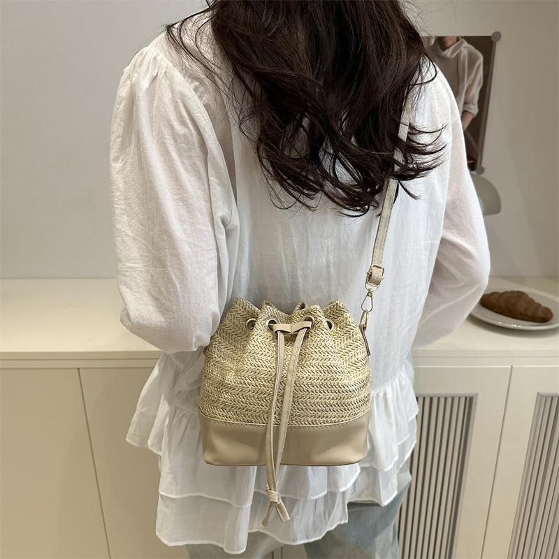 Summer popular beautiful niche shoulder bag retro high-end messenger bag splicing casual woven bucket tote bag