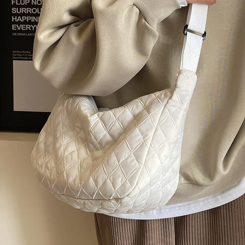 This Year'S Popular Diamond Messenger Bag Women'S Shoulder Bag Women'S Niche Design Dumpling Bag