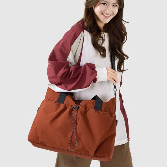 Wasserdichte Sporttasche Crossbody Duffel Bag mit Nassfach Yoga Umhängetasche Fitness-Tote mit Verstellbarem Schultergurt für Männer Frauen Weekender