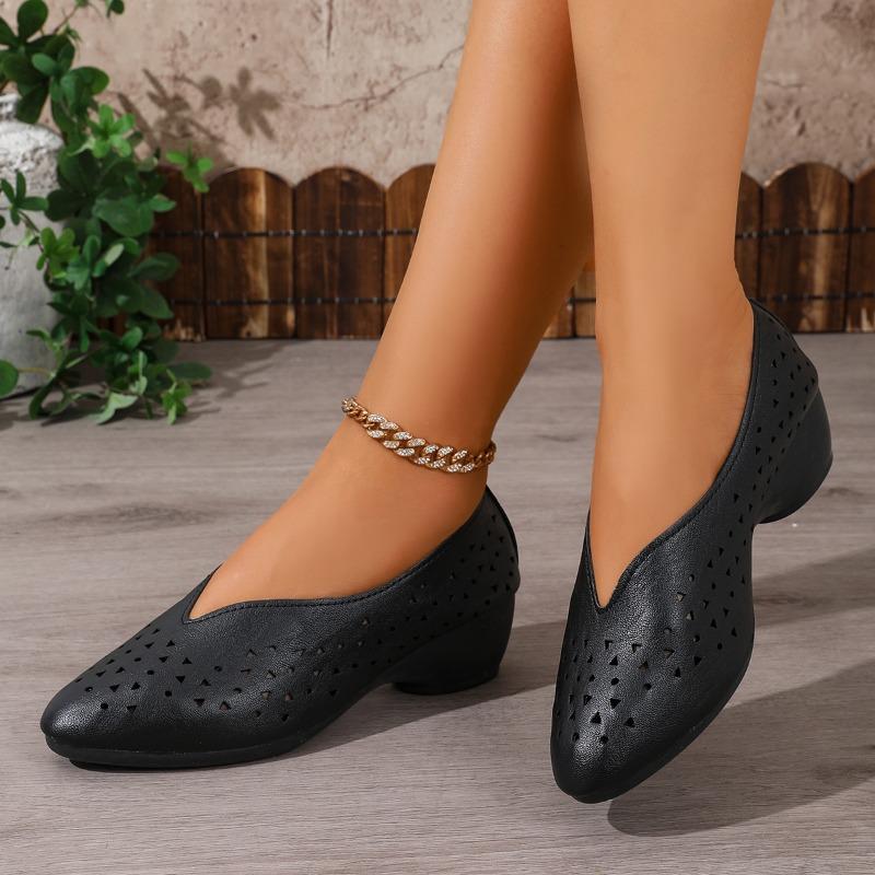 

New Women Flats Vintage Pointed-Toe Pumps Low Cut Perforated Chunky Heel Shoes Slip-On Casual Summer Daily Wear Shoes Women 36