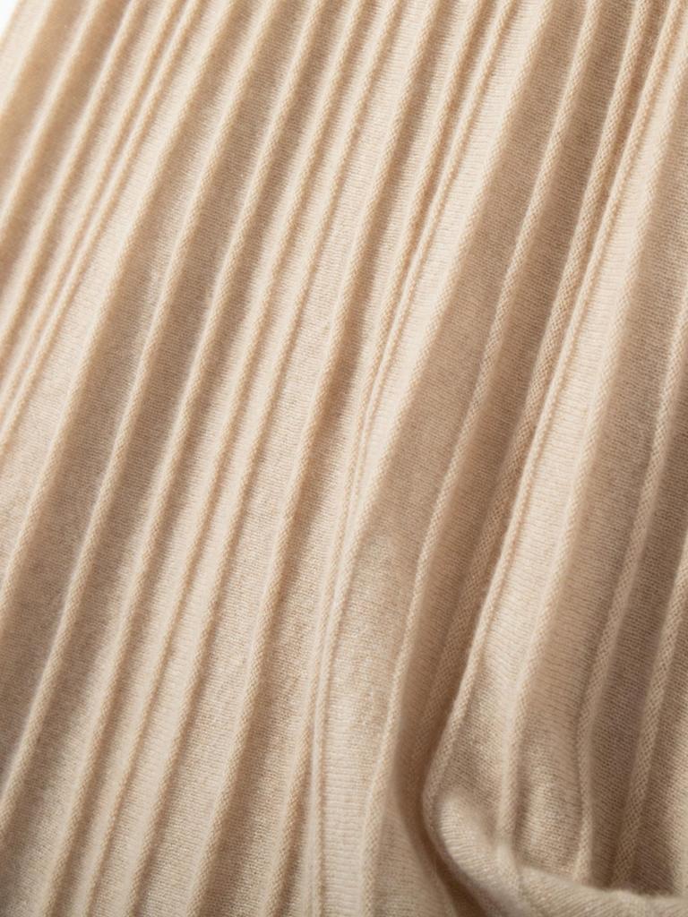Women's Mid-Length A-Line Cashmere Knit Skirt - High-Waisted, Ribbed, Slimming, Pleated, Versatile.