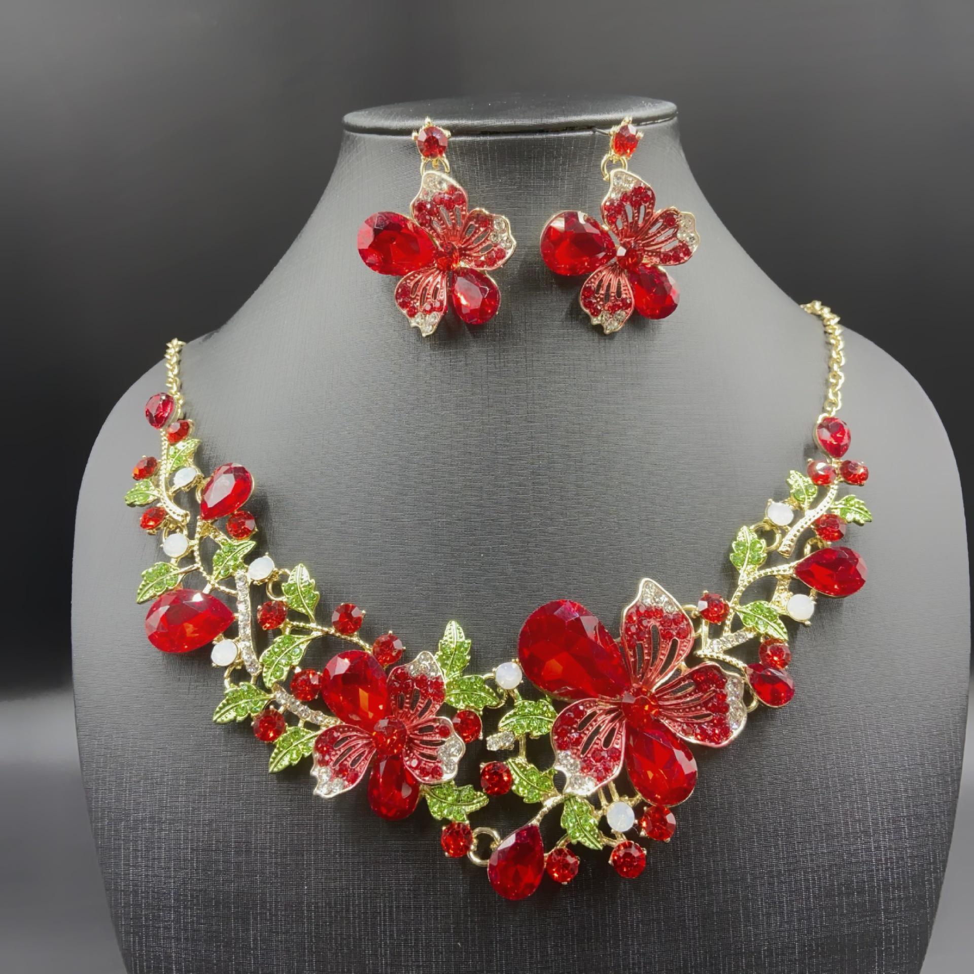 

Элегантный европейско-американский цветочный набор колье и серег с кристальными драгоценными камнями для вечернего выхода и свадебных торжеств красный