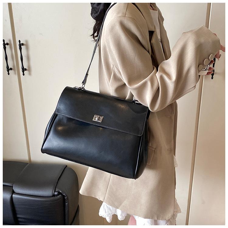 Bags Large capacity women's commuter bags Fashion high sense retro women's shoulder messenger bags Working women
