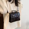 Retro Texture Portable Small Bag Women's 2025 Autumn and Winter Niche Women's Shoulder Messenger Bag Fashionable and Simple Small Square Bag