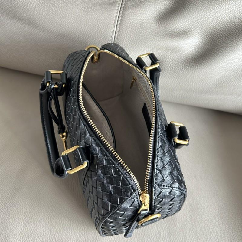 Woven Cowhide Boston Pillow Bag 2024 New Style Handmade Fashionable Commuter Shoulder Cross-body Handbag