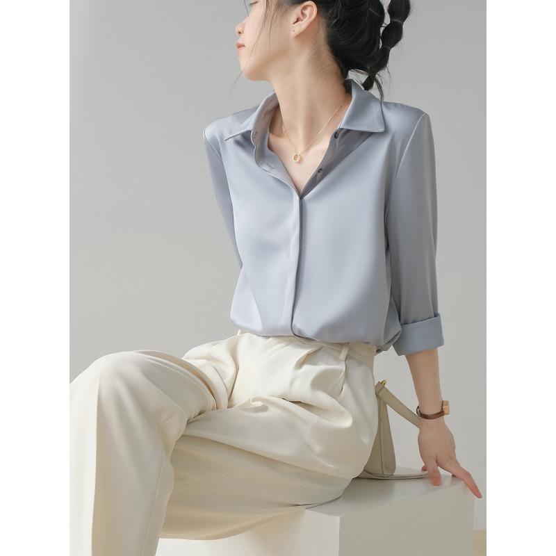 Leichtes, reifes, windiges, weißes Satinhemd für Damen, langärmelig, Frühling und Herbst, neues, vielseitiges, faltenfreies, drapiertes Pendlerhemd