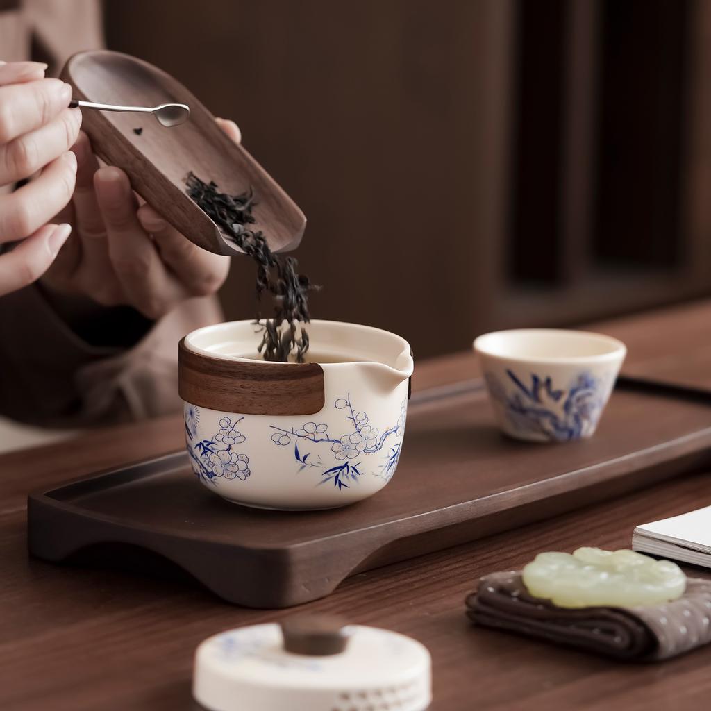 Portable Travel Tea Set, One Pot and Two Cups, Anti-scalding Hand-held Pot, Kuaike Wooden Cover Bowl, Simple Small Gift for Teacups