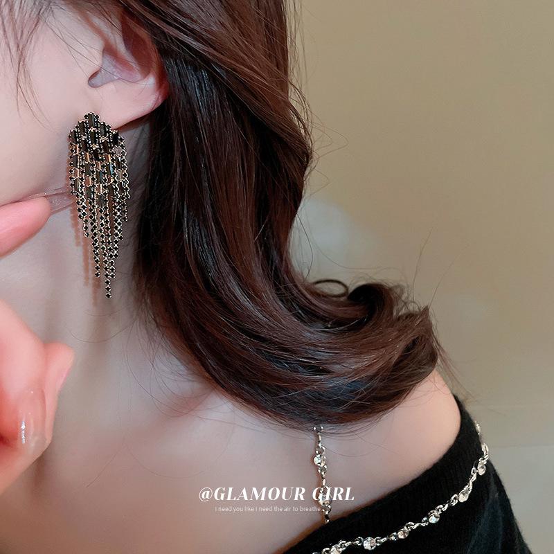 S925 Silver Needle Rhinestone Tassel Earrings - Exquisite Long Claw Chain with Colored Diamonds, European & American Style