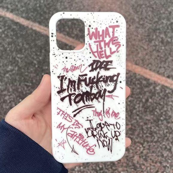 Graffiti anglický měkký obal pro iPhone 11/12/13/14 Pro/15 Pro Max v bílé barvě