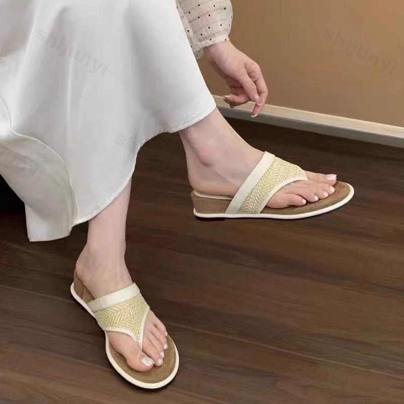 Fashion Soft Soled Woven Designed Casual Flip Flops for Women's 2025 Summer New Fashion Comfortable Wedge Slippers Outdoor Beach Sandals