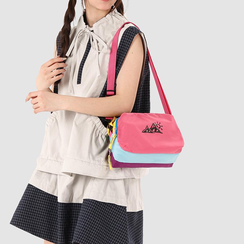 Color Block Crossbody Bag with Mountain Print Design Lightweight Shoulder Bag for Outdoor and Daily Use
