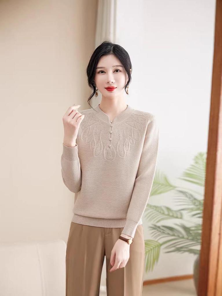 Autumn 2026 Women's Chinese-Style Knitwear: Fashionable Mother's Top and Sweater Set