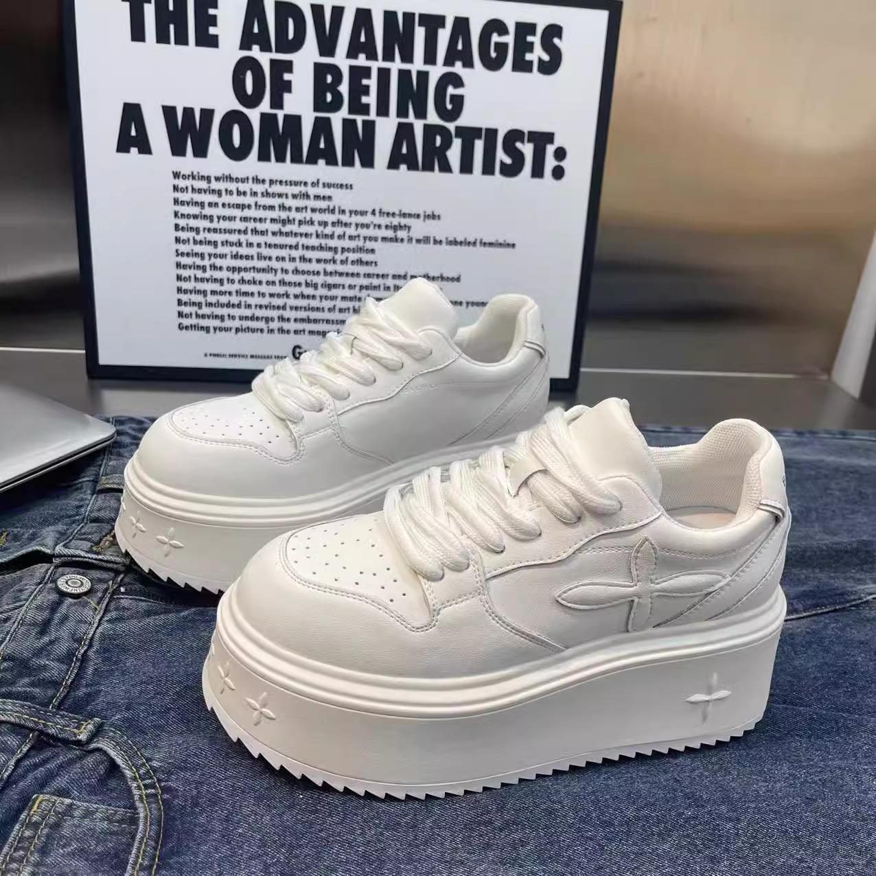 

Small man thick-soled heightening little white shoes women s shoes 2025 new muffin shoes versatile ins trendy casual sports shoes 40