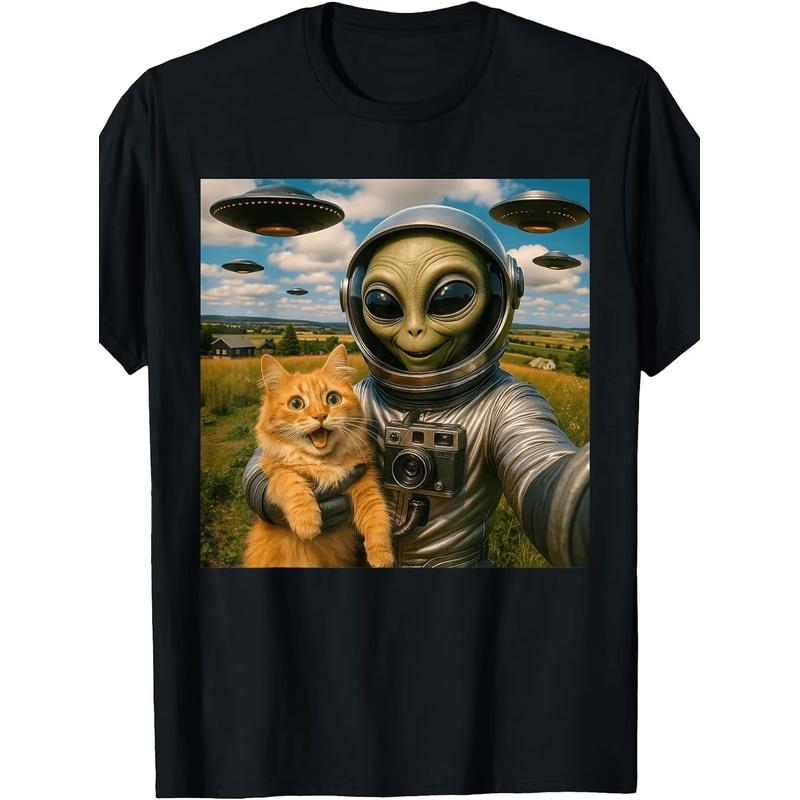 Funny Cat Selfie with Alien UFO Cat Lovers Gifts Men Women T-Shirt