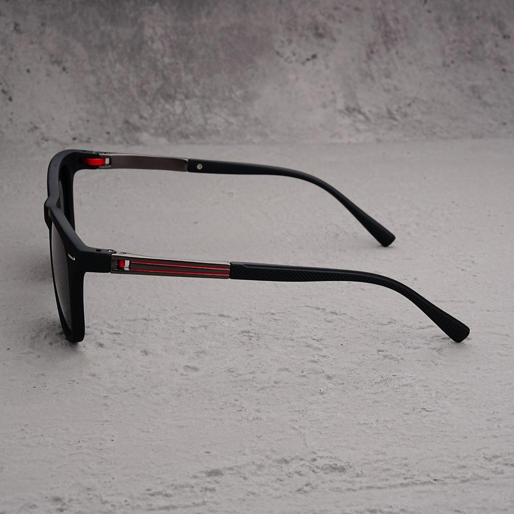 Retro Classic Polarized Sunglasses with Square Frame and Rivet Design