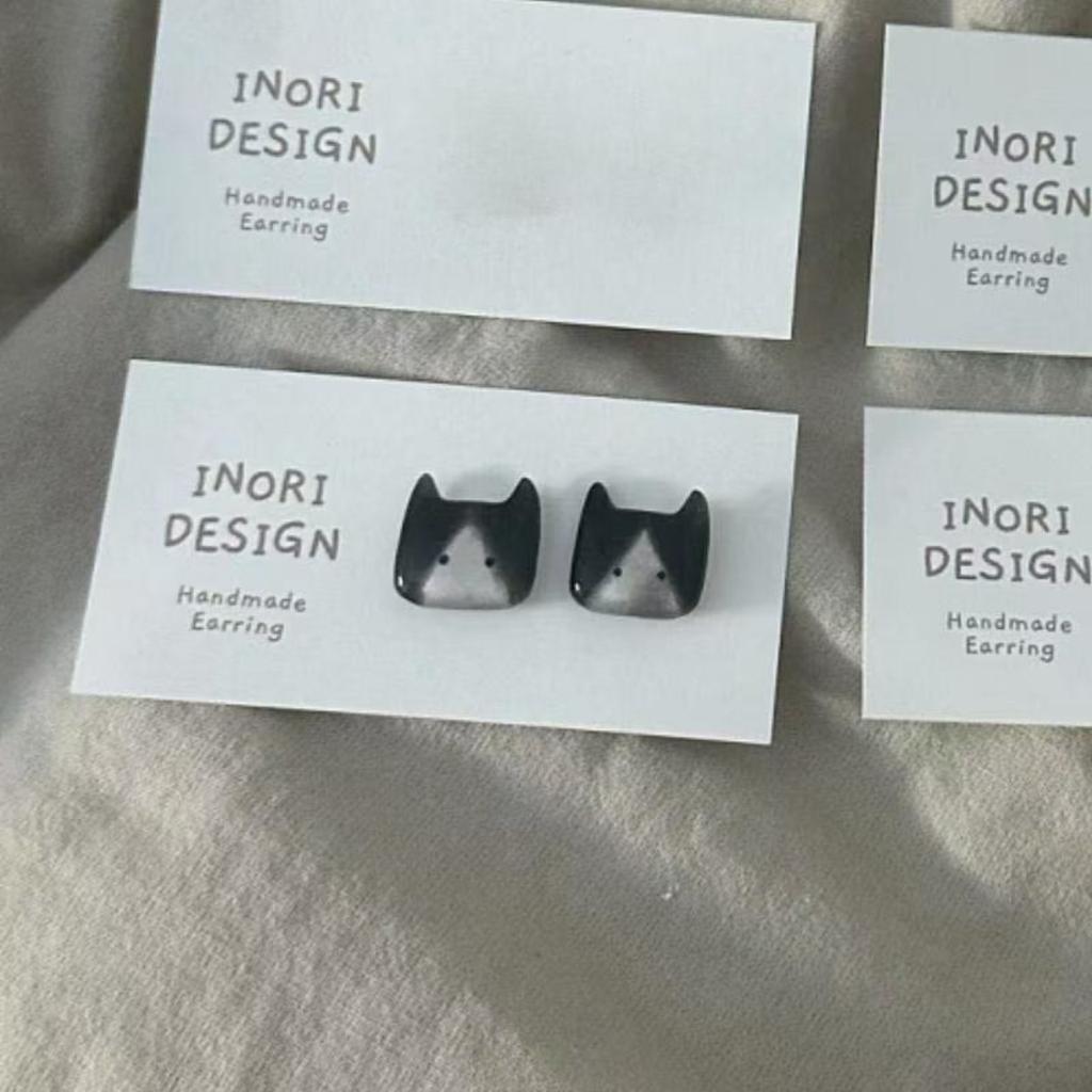 Minimalist Small Stud Earrings Lightweight Elegant Design Hypoallergenic Metal Material Suitable for Daily Wear and Special Occasions