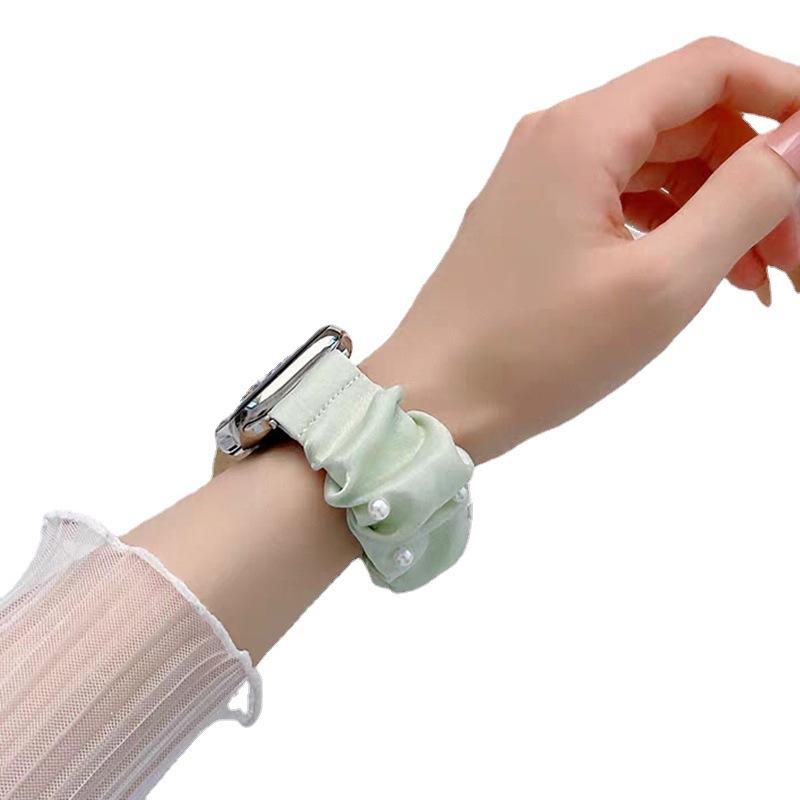 

Подходит для Apple Apple, женская мода, эластичное эластичное атласное кольцо с жемчугом и свиньей, ремешок для волос iwatch с толстым кишечником