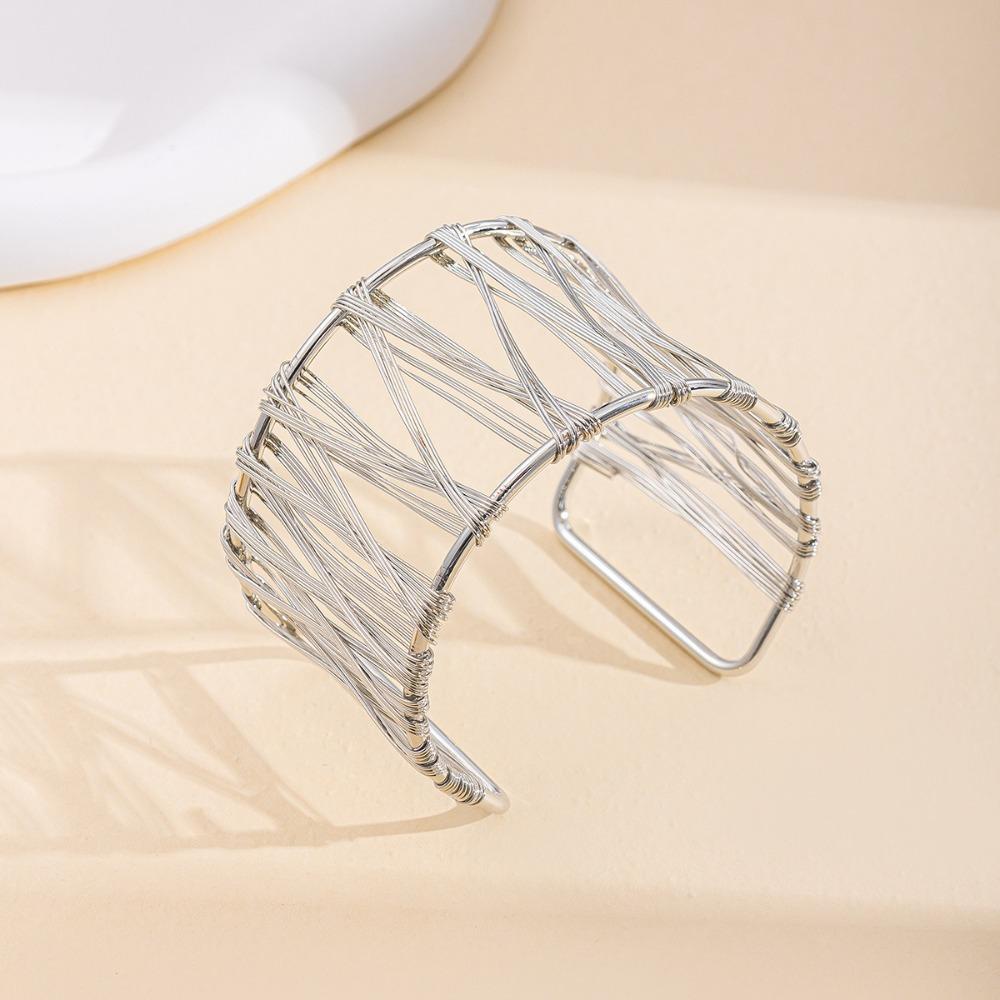 Hohl geschnitztes Metall Drahtzug Armreif Geometrisch Vintage Armband Übertriebenes Armband Damen