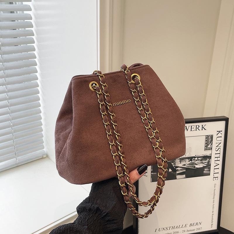 

Простая сумка-ведро на цепочке с кулиской 2025 осень новая корейская версия ретро большая вместимость одно плечо модная подмышечная сумка женская