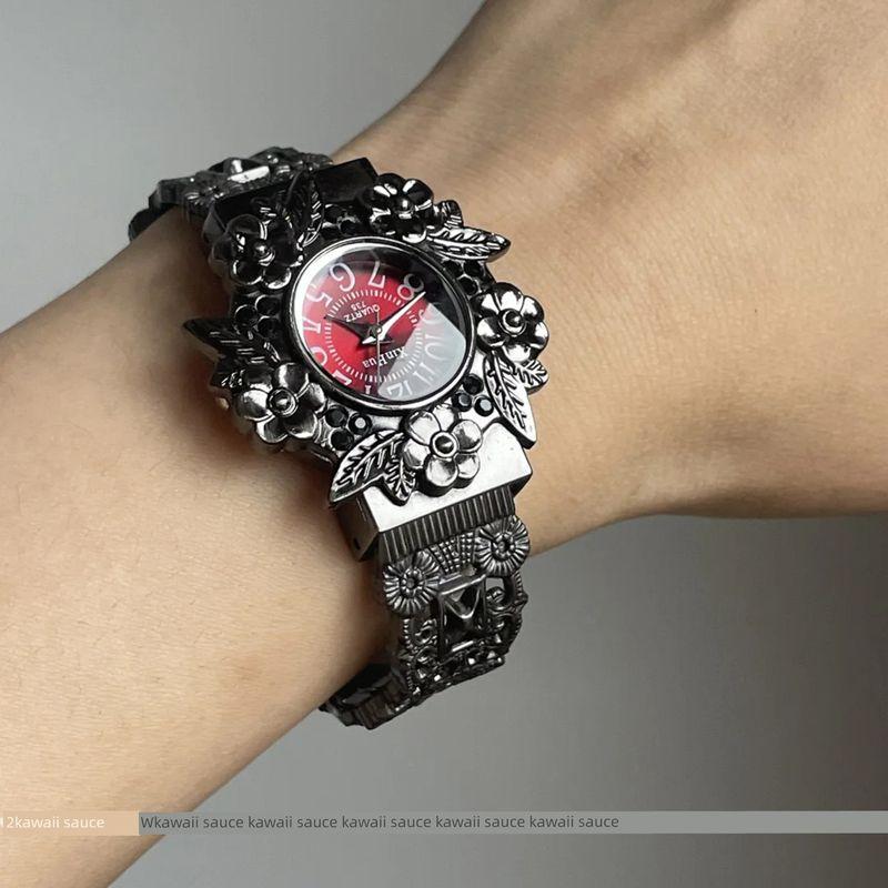 Vintage Metal Open Flower Red Bracelet Watch for Women 2025 New Popular Model European and American Creative High-Value Wristwatch Black Red Watch