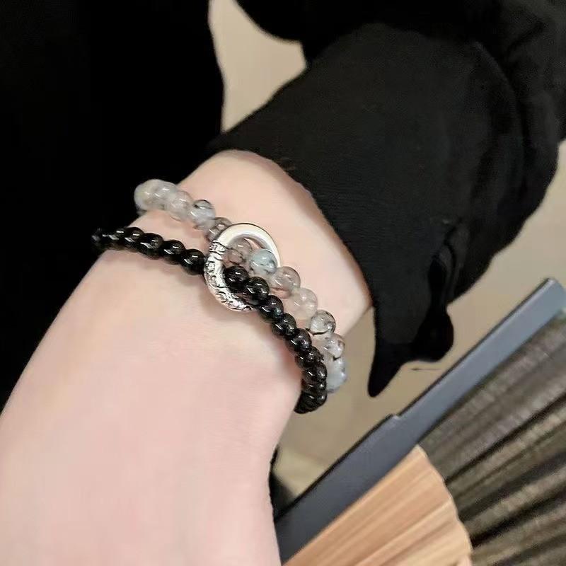 Vynikající lehký luxusní korálkový náramek z prémiových materiálů pro stylové ženy