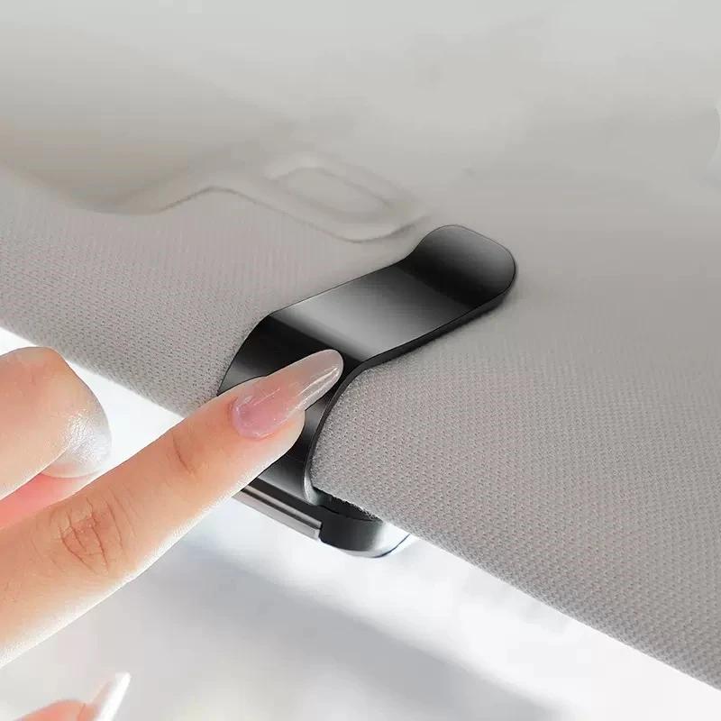 Hot Car Sticker Car Sun Visor Glasses Sunglasses Storage Clip Visor Is Suitable for Mercedes Benz AMG GLC W203 W206 W220 W205 W2