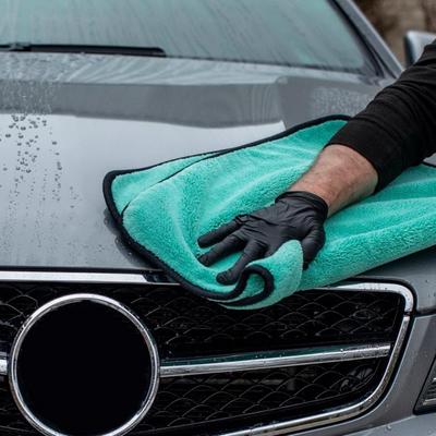 Cuidados de automóveis – Esponjas, panos e escovas