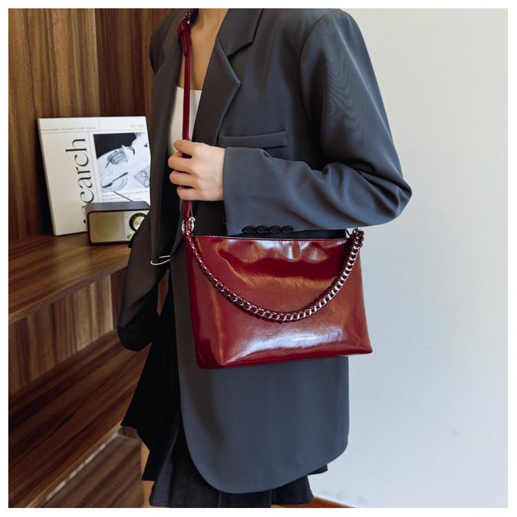 IELGY Retro Fashion Commuter Underarm Large Capacity Tote Bag