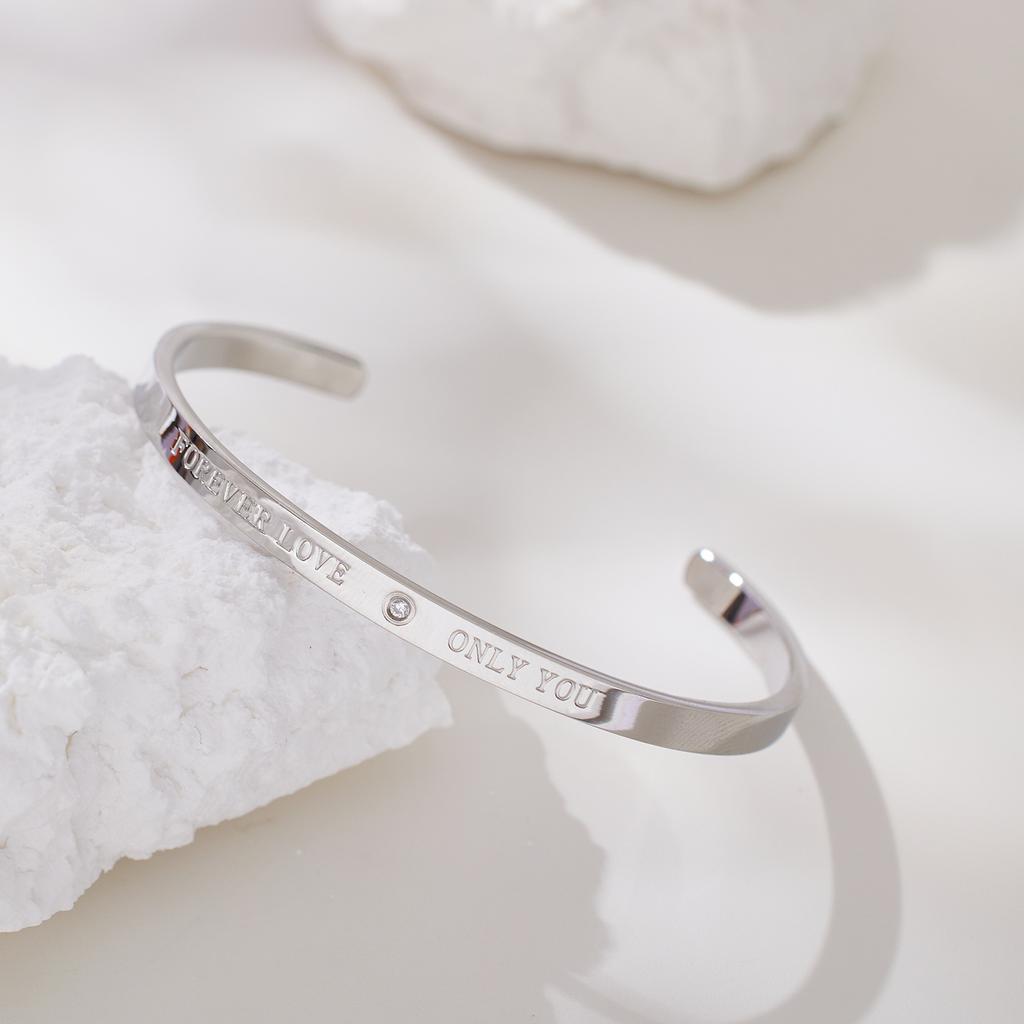 Plating 18K Gold High -grade Hand -ring English Letter Open Titanium Steel Bracelet