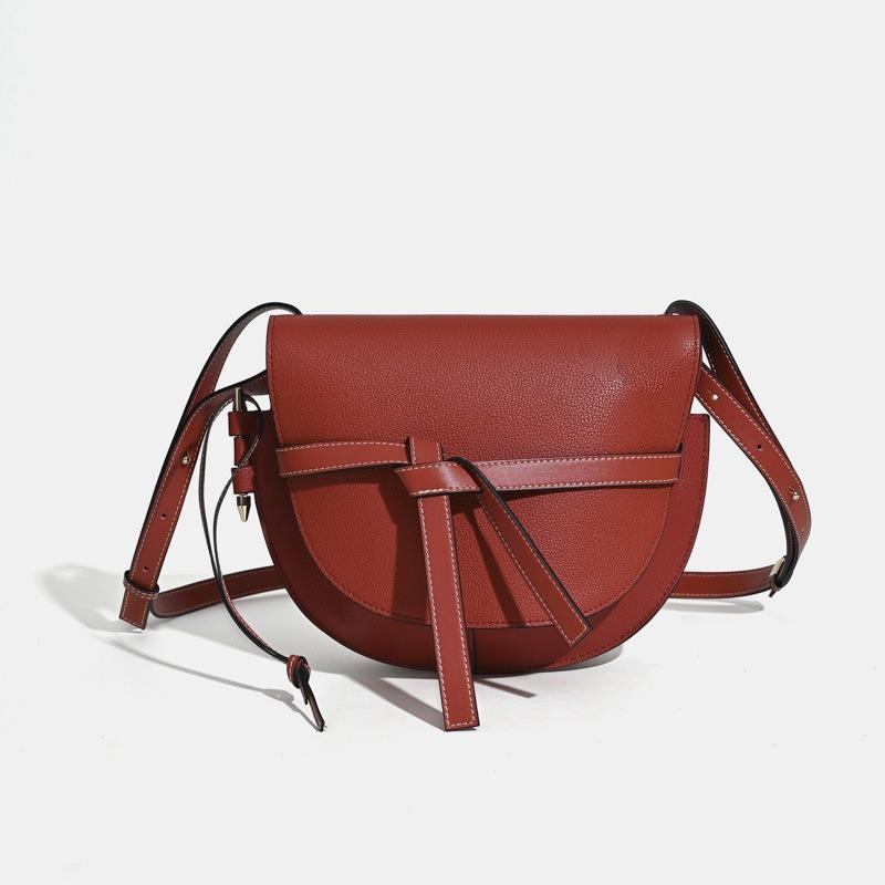 

Light luxury leather saddle bag women s retro shoulder messenger bag fashion mini classic wide shoulder strap niche design bag 25*7*21cm червоний