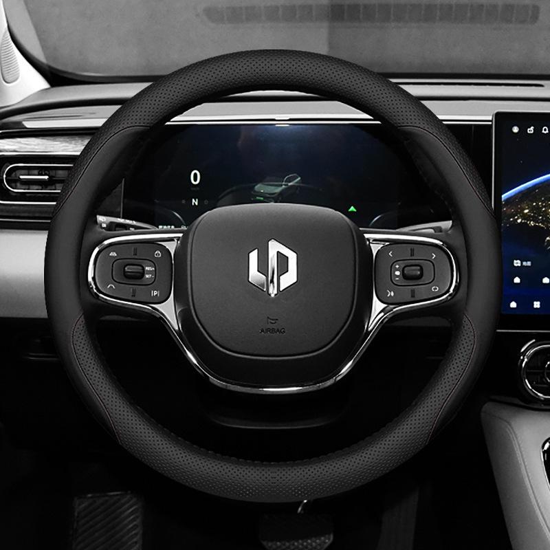 Leapmotor C11/C01 Ultra-thin Leather Steering Wheel Cover for All Seasons