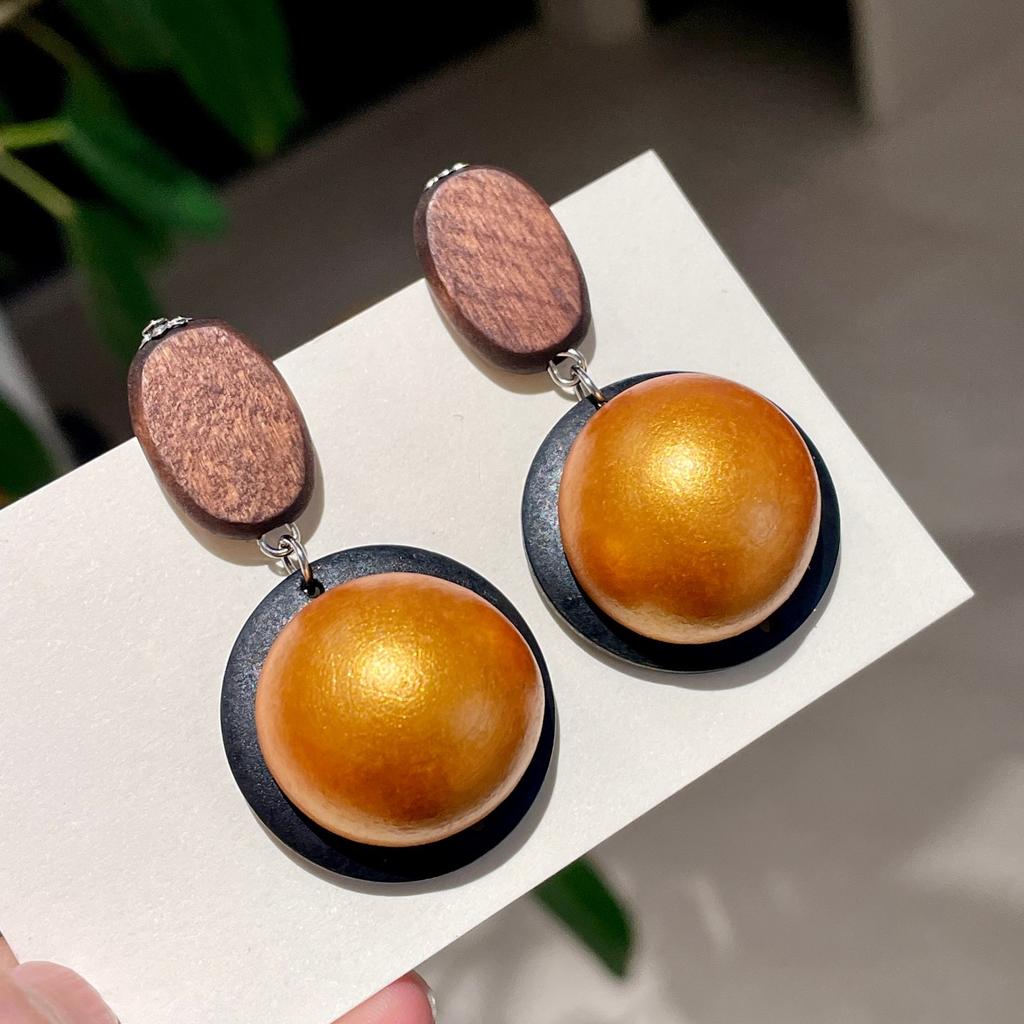 Retro Wooden Black Round Three-dimensional Semi-spherical High-end 2026 Women's Earrings