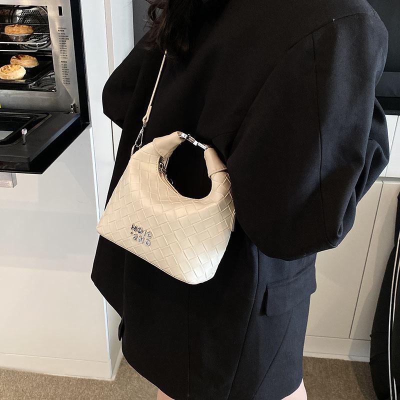 New Niche Design Popular Woven Bag Portable Shoulder Messenger Trendy Women's Bag