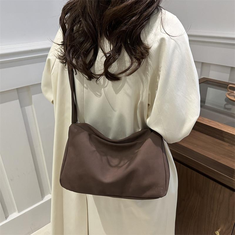 Large Capacity Trendy Fall Fashion Minimalist Design Stylish Pillow Bag For Daily Use In Black Brown And Coffee Colors