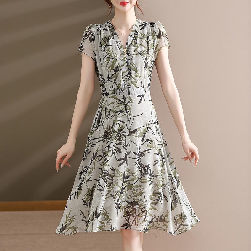 

Elegant Chiffon Waist-Cinching Summer Dress for Middle-Aged Women, Plus Size, Short-Sleeved 3XL [Recommended 135-145 lbs] світло-сірий колір