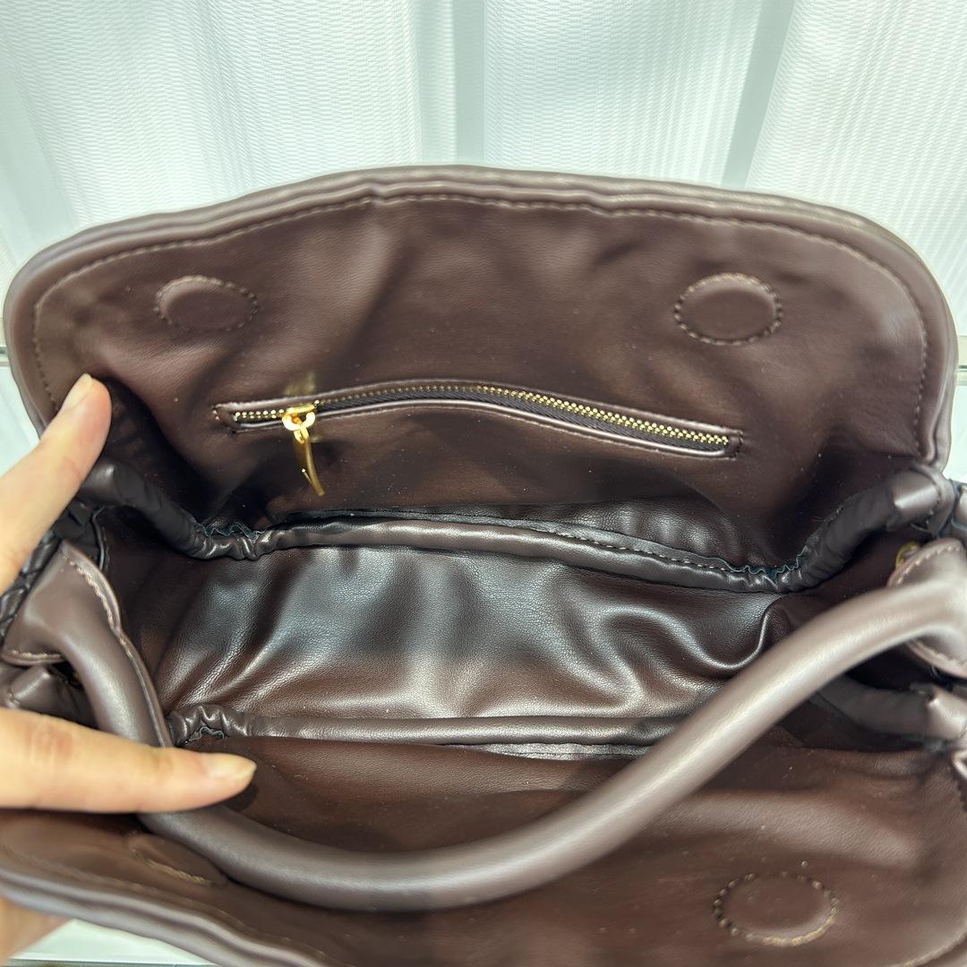 

Супер огонь французская высококлассная плетеная сумка для ланча, универсальная сумка через плечо/подмышку, нишевая текстура, портативная сумка для поездок на работу 25*14*8 малиновый