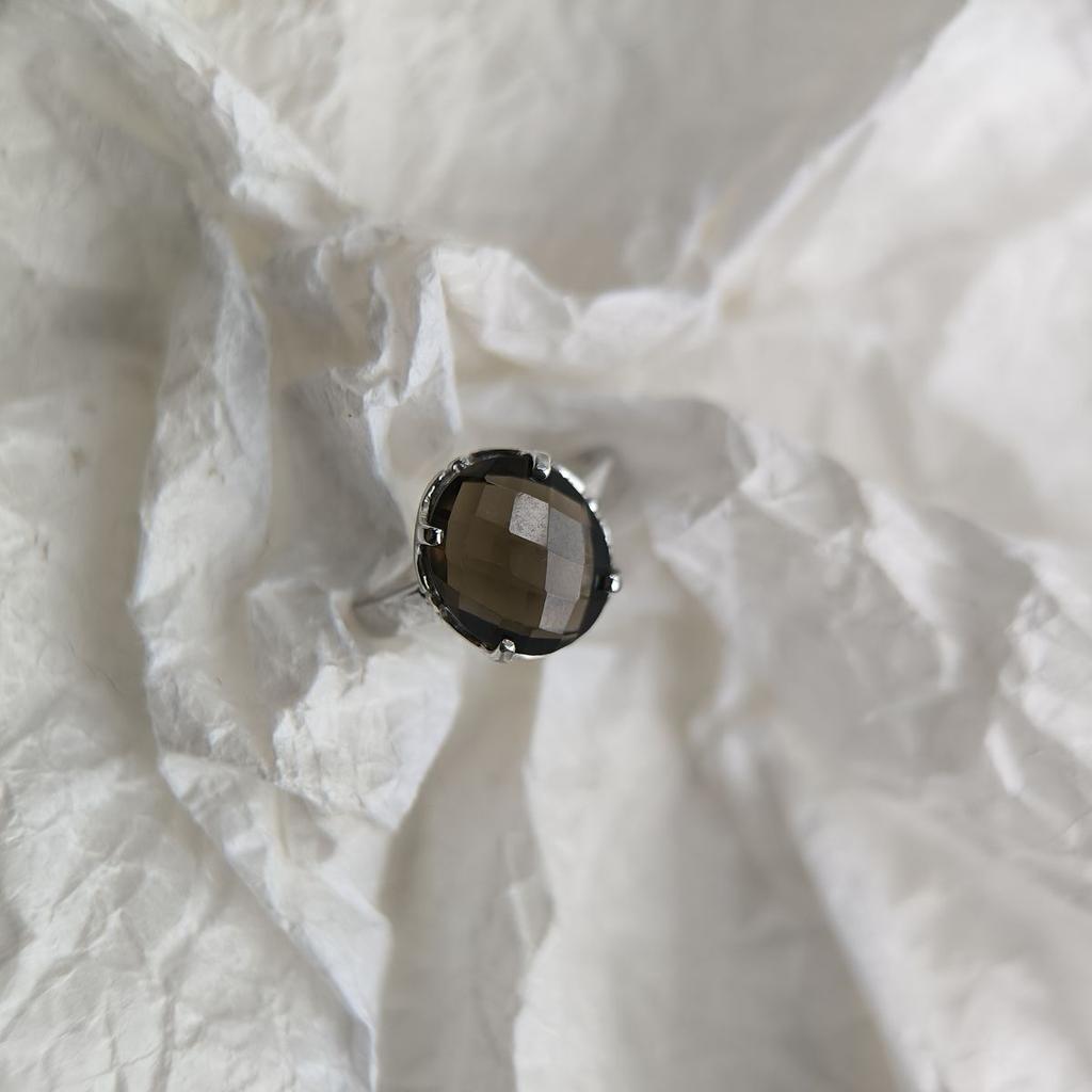 Серебряное кольцо с натуральным раухтопазом (дымчатым кварцем), вес изделия 3,12 гр (2180517)