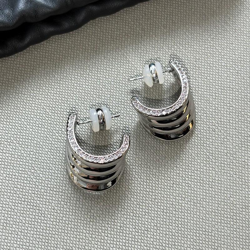 

European and American metal brass plated with k real gold zircon stud earrings for women s light luxury niche high-end unique earrings and ear jewelry