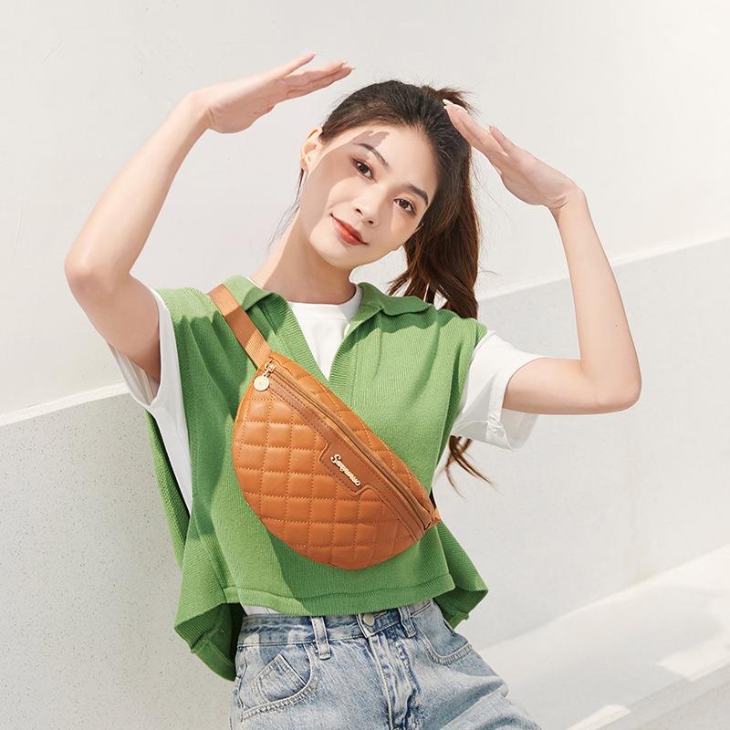 Trendy high-end versatile diamond embroidered fanny pack, casual texture, large-capacity messenger breast bag, crescent bag.