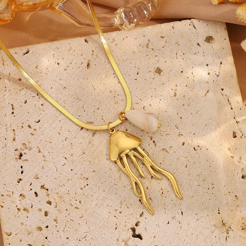 Stylish Jellyfish Pendant Titanium Necklace – Light Luxury Ocean-Inspired Clavicle Chain