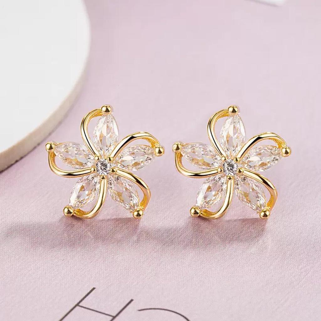 Small And Delicate Flower Earrings, Light Luxury, Elegant And Gentle Style, Versatile Fairy Earrings For Daily Commuting