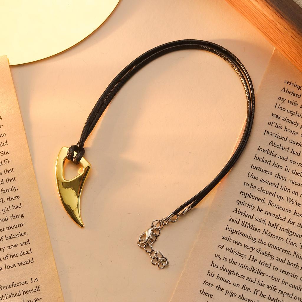 Punk Gothic Metal Wolf Fang Pendant Necklaces for Men Boy Personalized Street Bull Horn Necklaces Wild Party Jewelry Accessories