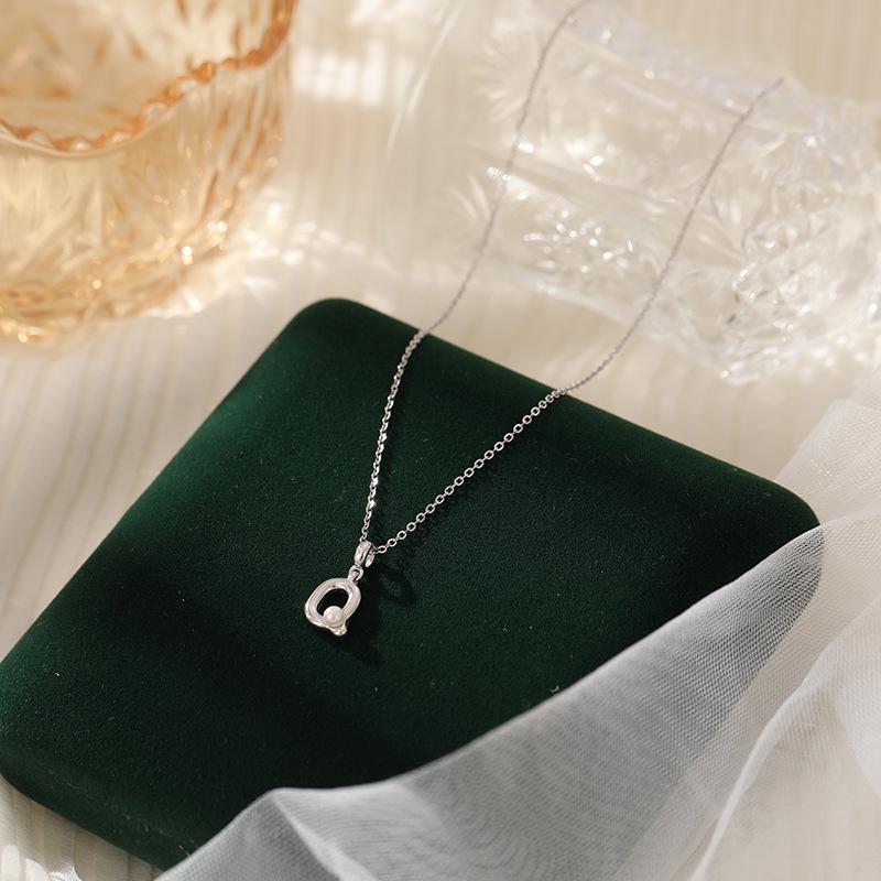Banyan Tree S925 Silver Alphabet Pendant Necklace - Minimalist Clavicle Chain for Women, Fashionable and Versatile.