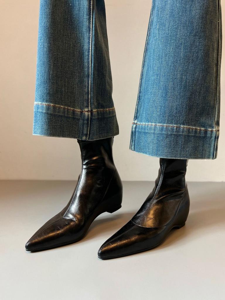 Vintage Pointed-toe Versatile Shoes with Built-in Height Increase, Elastic Shoes, Women's Short Boots