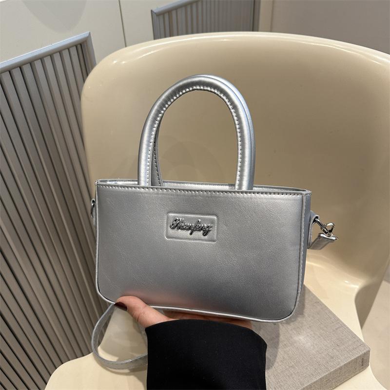 High-value handbag 2025 winter new niche design versatile ins shoulder messenger bag women