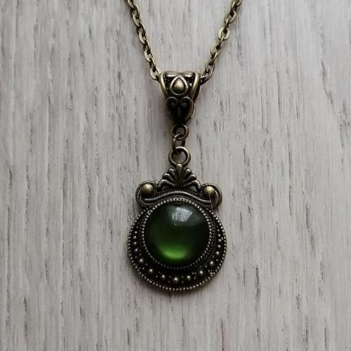 

Gothic Retro Bronze Color Circle Green Stone Pendant Necklace for Women Hallowmas Party Personality Jewelry Accessories Gifts зелений