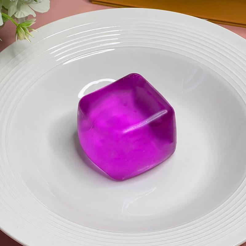 

Schylling Needoh Nice Cube Сенсорная игрушка-антистресс Сжимаемая кубик-антистресс Игрушка для концентрации против тревожности Для взрослых СДВГ Аутизм