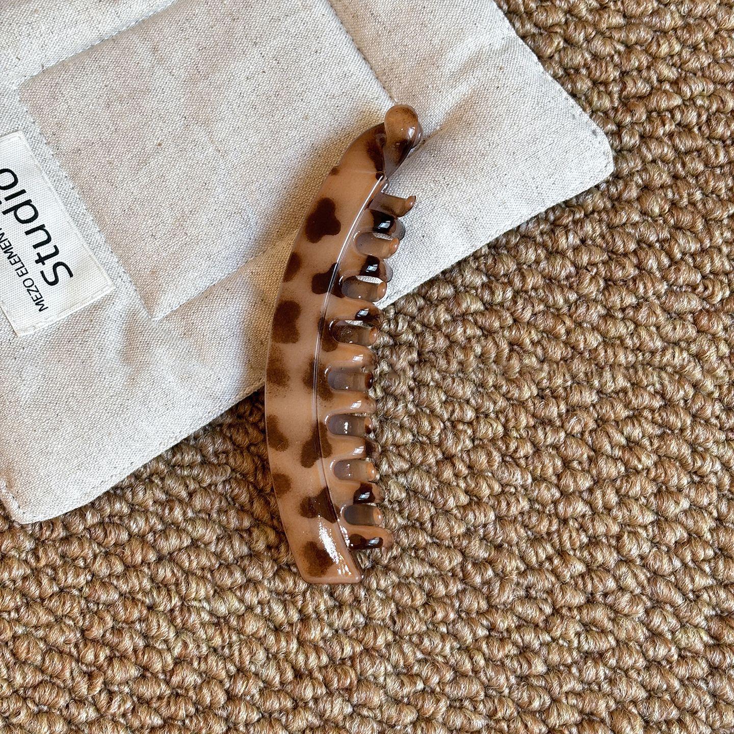 

High-End Leopard Print Twist Hair Clip for Women - 2025 Stylish Vertical Claw Clip for Ponytails