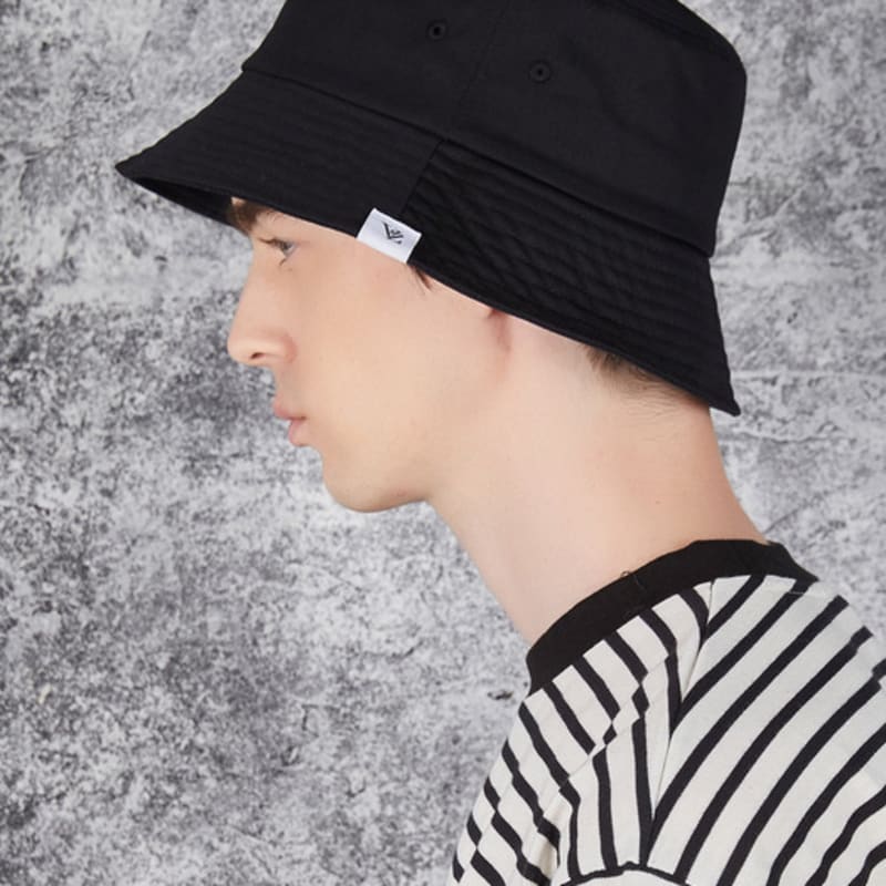 VARZAR Monogram Label Color Bucket Hat Black