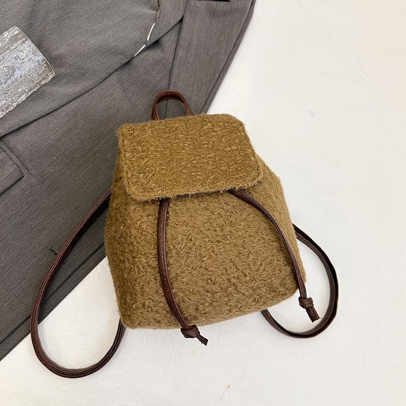 

Рюкзак в иностранном стиле, нишевый дизайн, женский, 2025, новая мода, минималистичный, шерстяной, студенческий, для занятий, маленький рюкзак